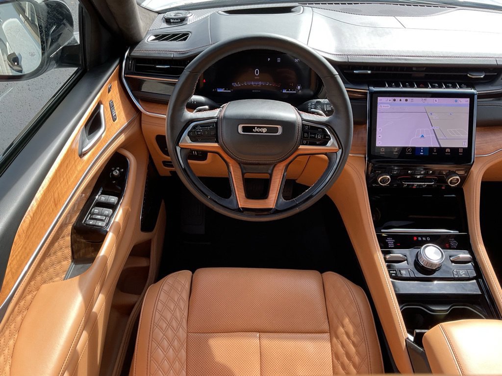 Used 2023 Jeep Grand Cherokee L Summit AWD/4WD image 16