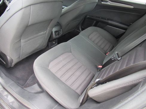 Used 2017 Ford Fusion SE w/ Fusion SE Technology Package FWD image 17