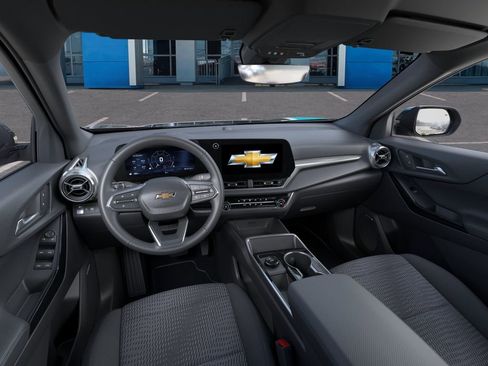 New 2026 Chevrolet Equinox LT w/ Safety and Technology Package FWD image 15