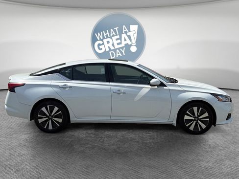 Used 2022 Nissan Altima 2.5 SL FWD image 2