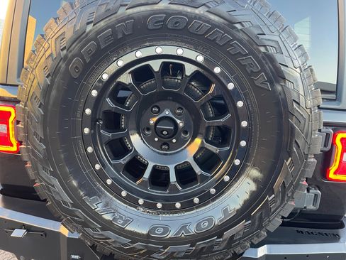 Used 2021 Jeep Wrangler Unlimited Rubicon AWD/4WD image 31