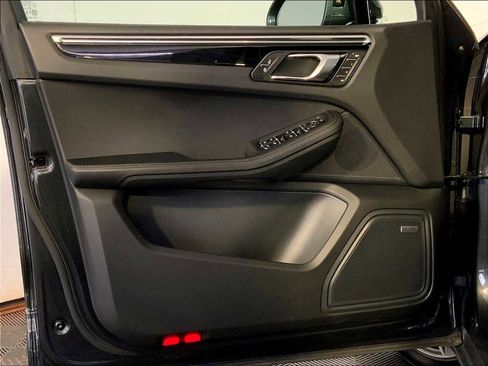 Certified 2024 Porsche Macan image 25