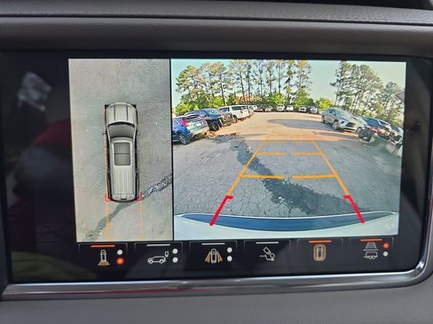 Used 2024 GMC Yukon Denali w/ Advanced Technology Package AWD/4WD image 25
