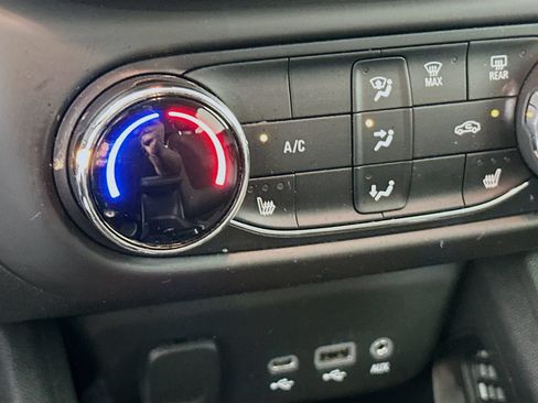 Used 2023 Chevrolet TrailBlazer LT FWD image 19