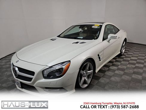 Used 2013 Mercedes-Benz SL 550 w/ Premium Pkg image 2