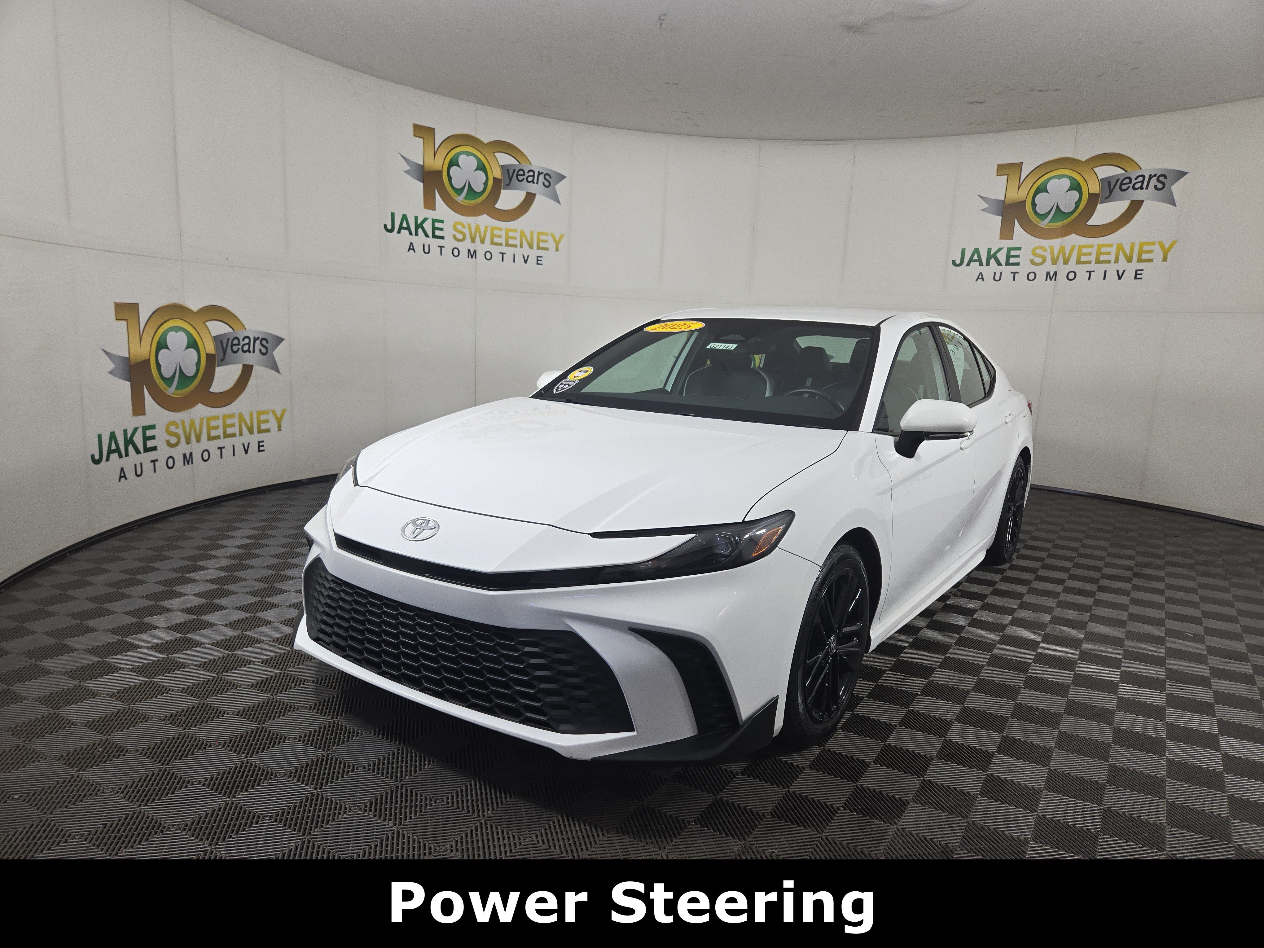 Used 2025 Toyota Camry SE FWD image 3