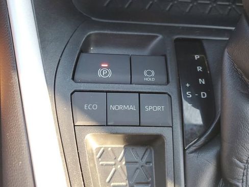 Used 2020 Toyota RAV4 XLE image 28