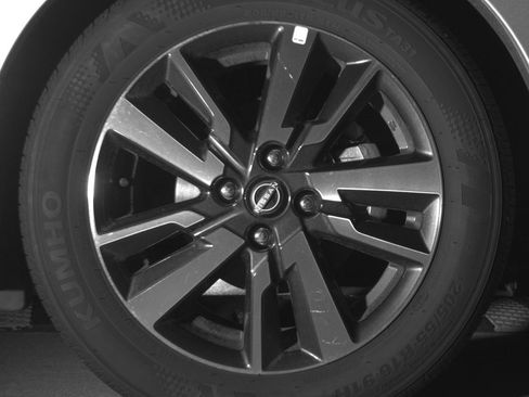 Used 2025 Nissan Versa SV FWD image 13