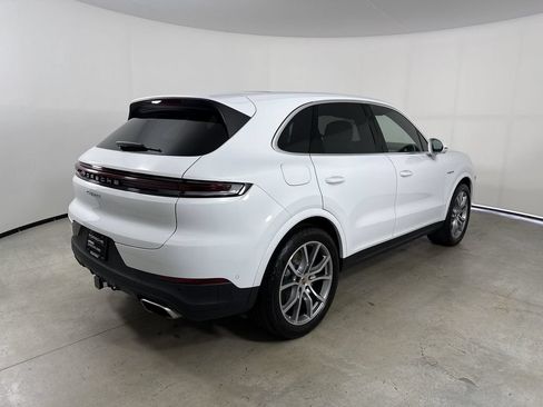 Certified 2026 Porsche Cayenne E-Hybrid AWD/4WD image 7