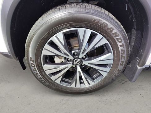 Used 2023 Nissan Rogue SV w/ SV Premium B Package image 9