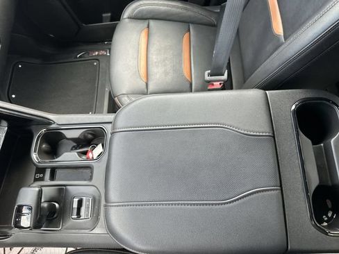 Used 2024 GMC Sierra 1500 AT4 w/ Technology Package AWD/4WD image 19