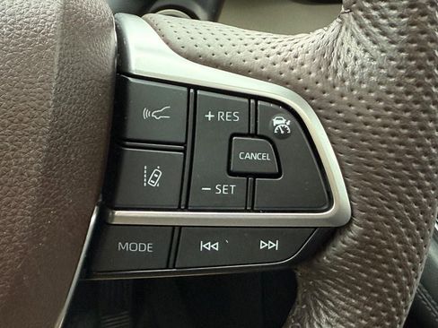 Used 2023 Toyota Sienna Platinum AWD/4WD image 19