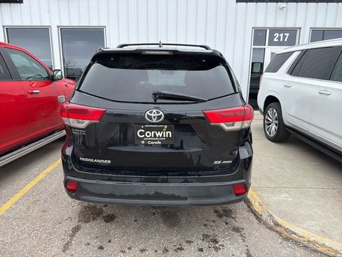 Used 2017 Toyota Highlander SE image 6
