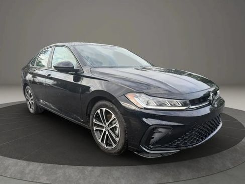 Used 2025 Volkswagen Jetta Sport FWD image 3