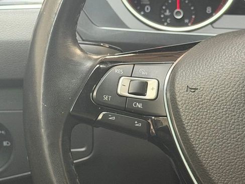 Used 2018 Volkswagen Tiguan SE w/ Panoramic Sunroof Package image 19