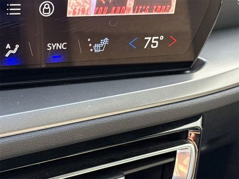 Used 2024 Chevrolet Traverse LT image 37