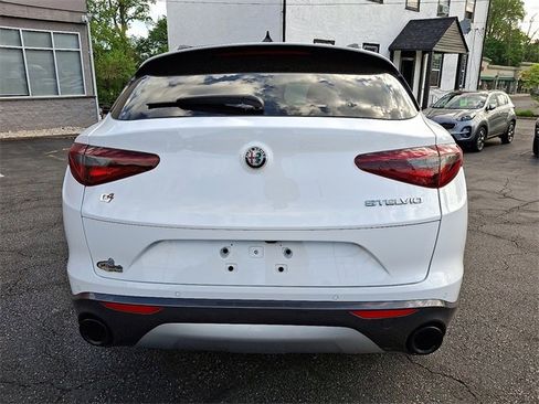 Used 2022 Alfa Romeo Stelvio Ti image 5