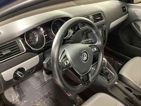 Used 2016 Volkswagen Jetta SEL Premium image 9
