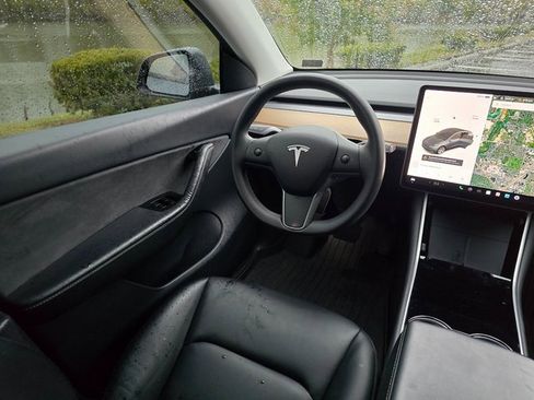 Used 2020 Tesla Model Y Long Range image 19