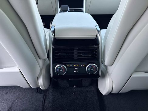New 2026 Land Rover Range Rover Long Wheelbase SE AWD/4WD image 17