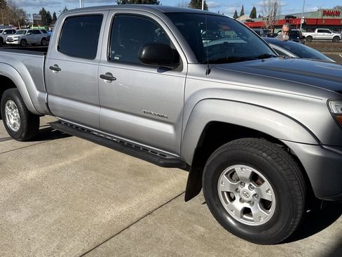 Used 2015 Toyota Tacoma Base w/ SR5 Package image 2