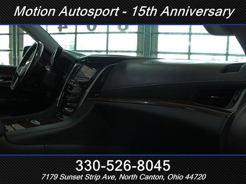 Used 2020 Cadillac Escalade Luxury AWD/4WD image 24