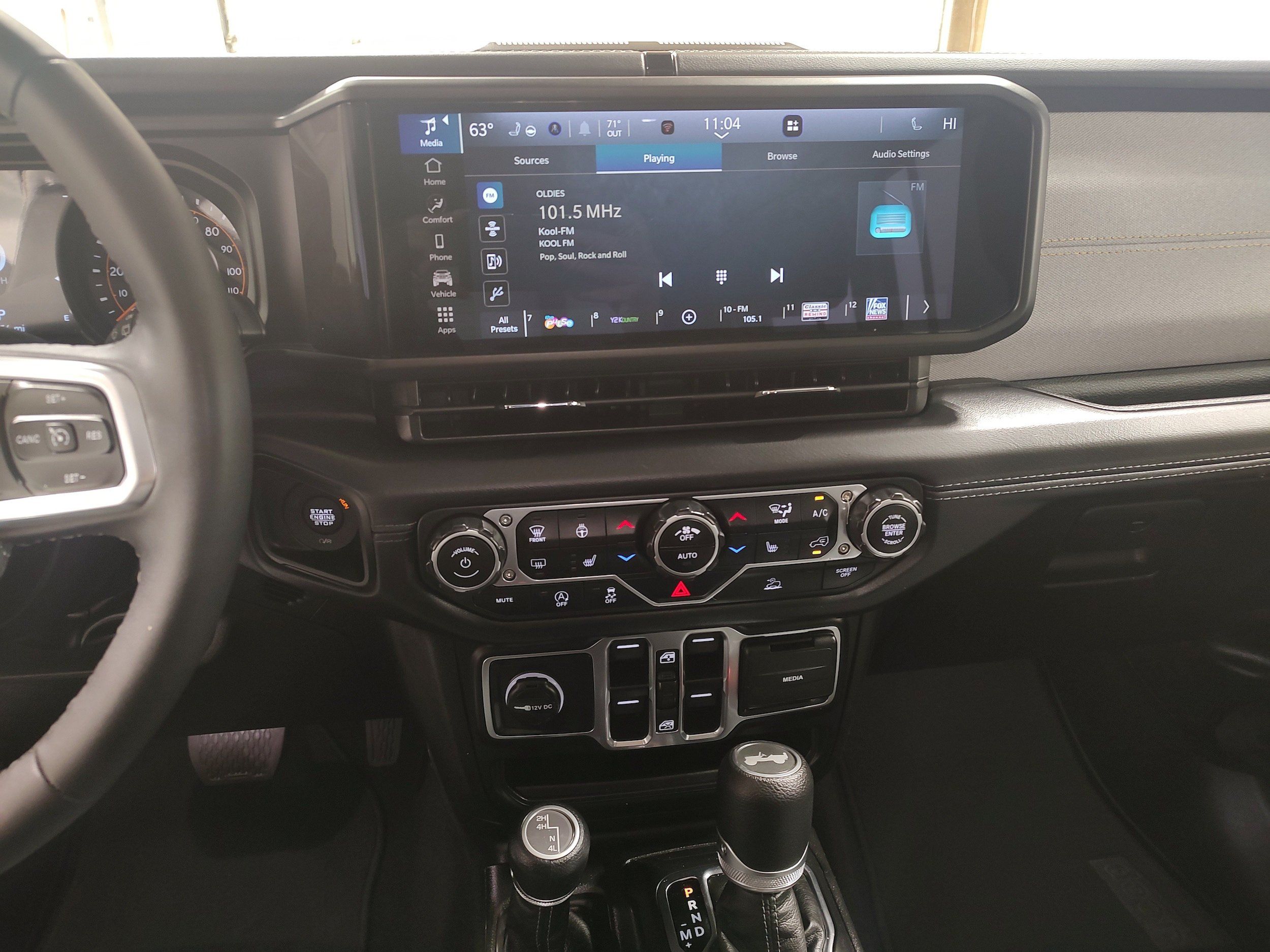 Used 2025 Jeep Wrangler Unlimited Sahara AWD/4WD image 6