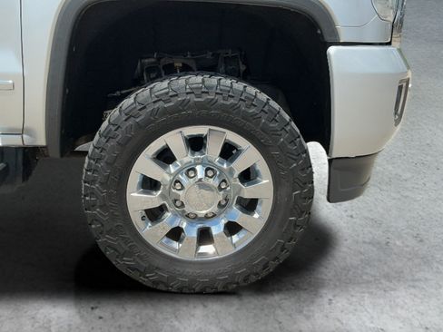 Used 2018 GMC Sierra 2500 Denali w/ Duramax Plus Package AWD/4WD image 24