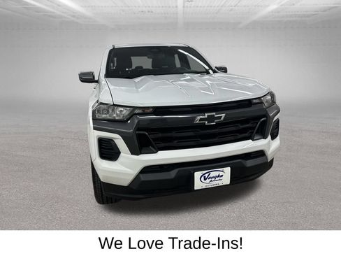 Used 2024 Chevrolet Colorado LT AWD/4WD image 3