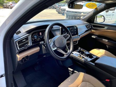 Used 2024 Volkswagen Atlas Cross Sport SE w/ Panoramic Sunroof Package AWD/4WD image 7