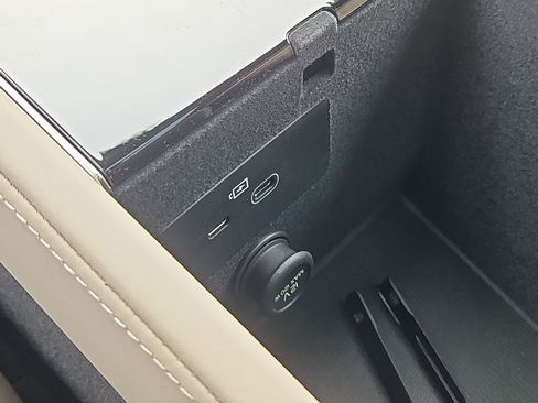 New 2026 Volvo XC90 B5 Plus image 8