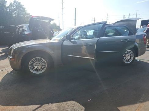 Used 2008 Chrysler 300 Touring RWD image 2