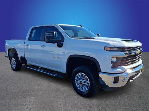 Used 2024 Chevrolet Silverado 2500 LT image 3