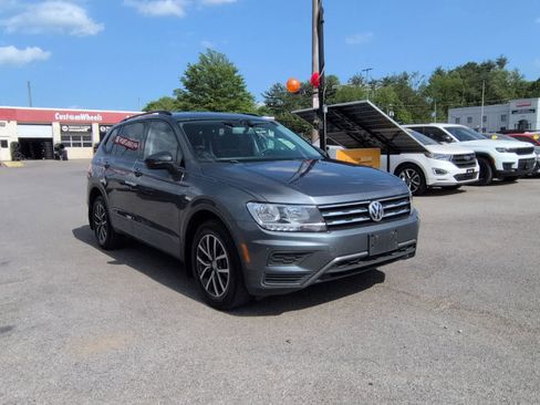 Used 2021 Volkswagen Tiguan S image 2