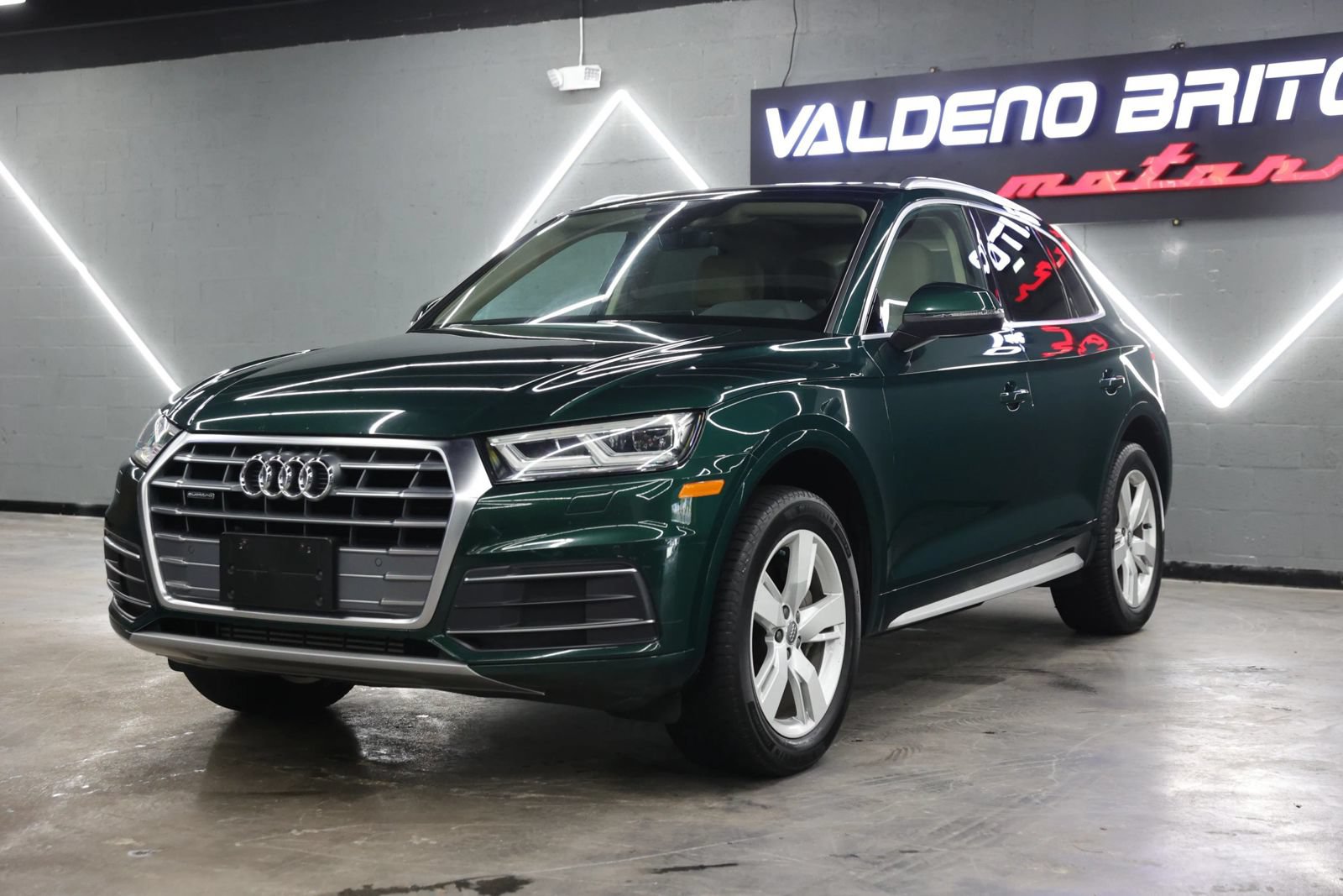 Used 2018 Audi Q5 2.0T Premium Plus w/ Premium Plus Package AWD/4WD image 9