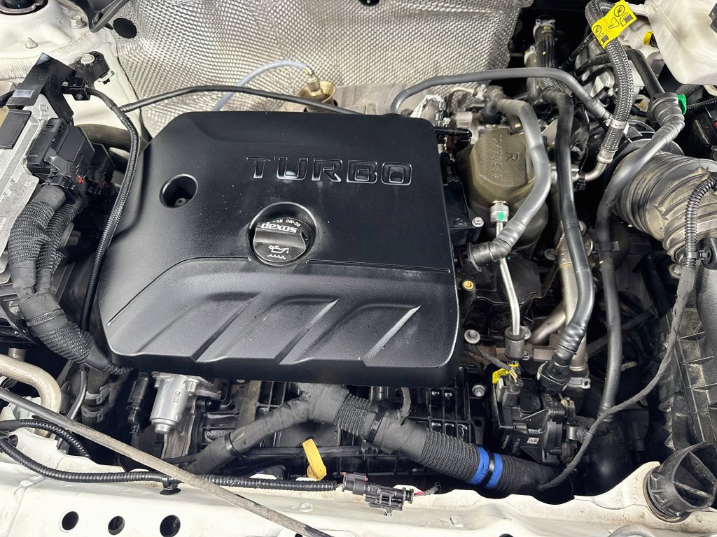 Used 2021 Buick Encore GX Essence w/ Experience Buick Package FWD image 37