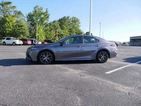 Used 2023 Toyota Camry SE image 7