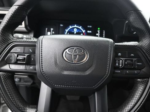 Used 2025 Toyota Tacoma SR5 AWD/4WD image 11