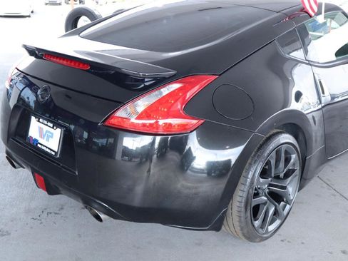 Used 2017 Nissan 370Z Coupe RWD image 7