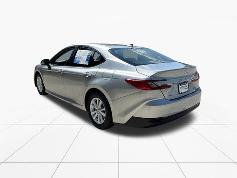 Used 2025 Toyota Camry LE FWD image 6