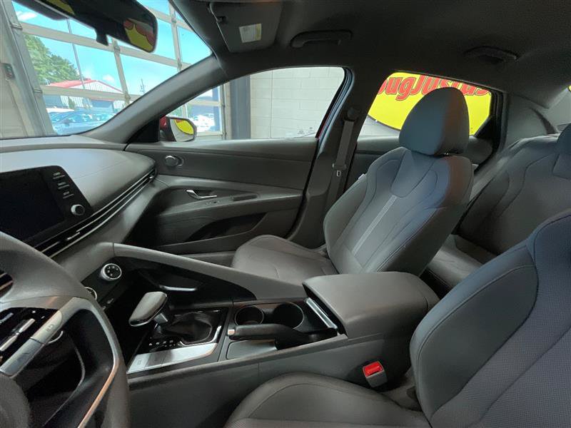Used 2021 Hyundai Elantra SE FWD image 11