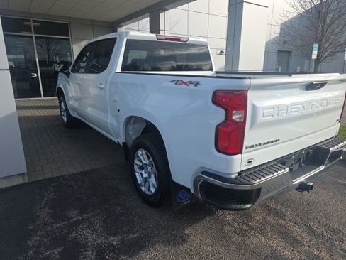 Used 2024 Chevrolet Silverado 1500 LT image 2