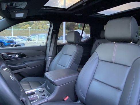 Used 2023 Chevrolet Traverse RS image 14