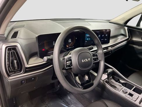Certified 2024 Kia Sorento LX image 9