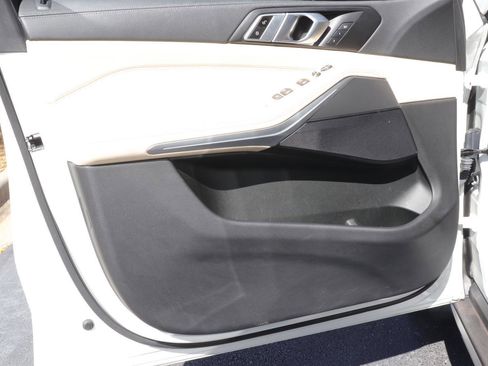 Used 2022 BMW X5 sDrive40i w/ Premium Package image 10