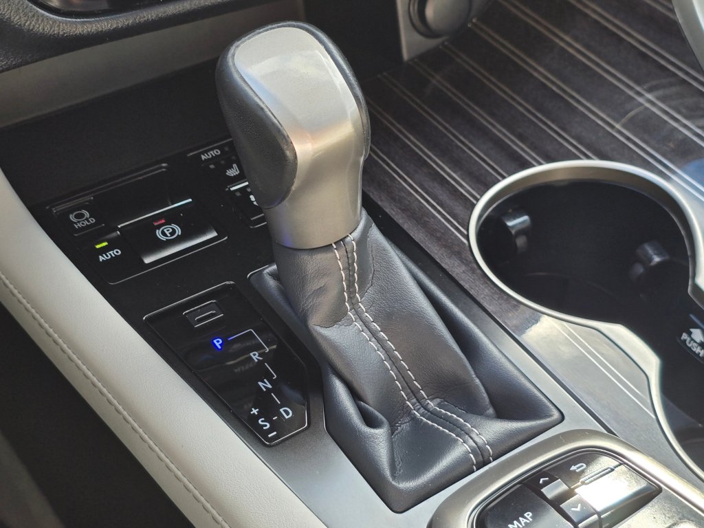 Used 2019 Lexus RX 450h AWD w/ Luxury Package image 16
