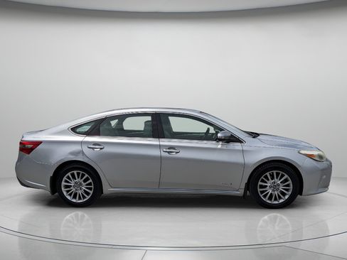 Used 2018 Toyota Avalon Limited FWD image 9