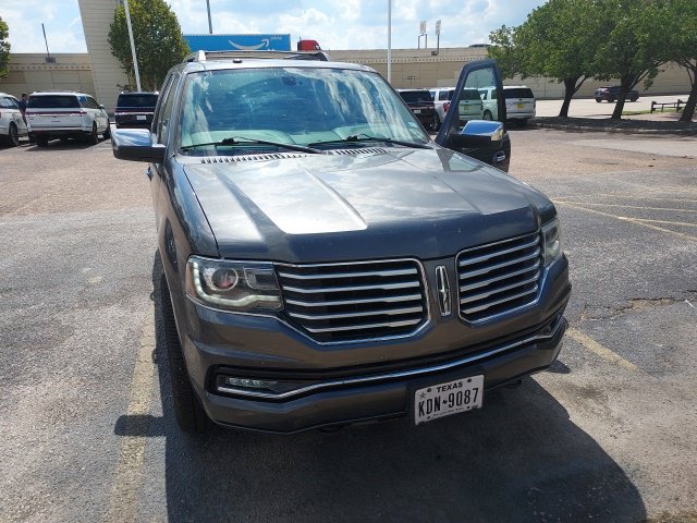 Used 2017 Lincoln Navigator Select RWD image 7