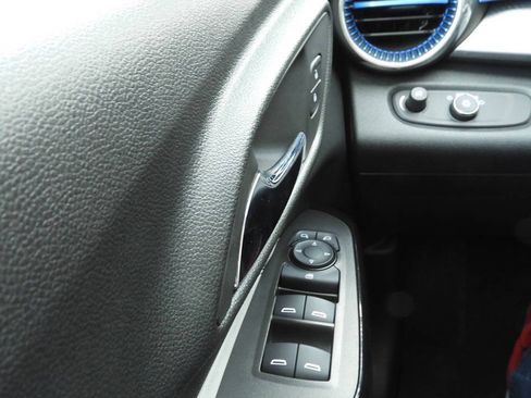 Used 2025 Chevrolet Trax LT w/ Driver Confidence Package FWD image 18
