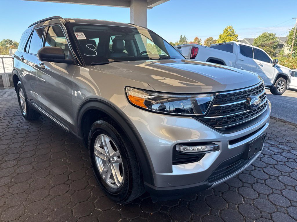 Used 2023 Ford Explorer XLT w/ Equipment Group 202A AWD/4WD image 4
